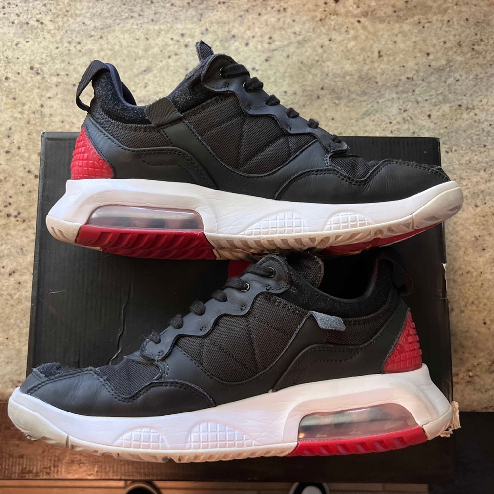 Air Jordan - MA2 Bred - Size 10 - Pre-owned , Good Condition DS - Picture 10 of 10